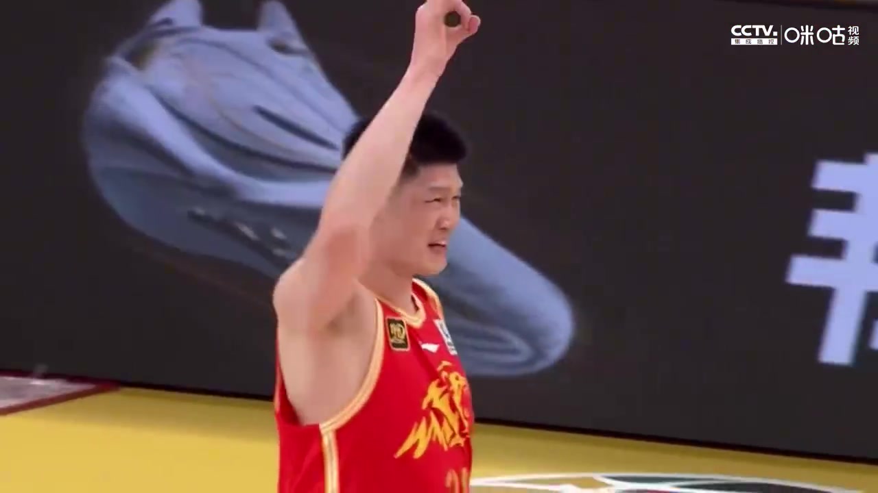 经过20年的成立 球队赢得了冠军！新的广阔国王被加冕 他经历了数千帆 永远不会陷入野心！